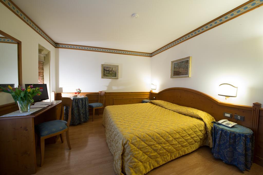 Hotel Locanda Al Pomo d'Oro Cividale del Friuli Habitación foto